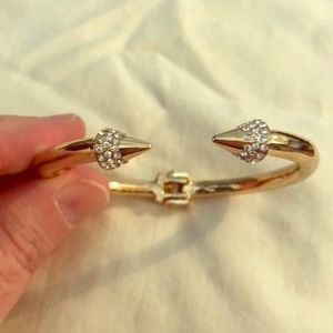 Hinged gold bracelet